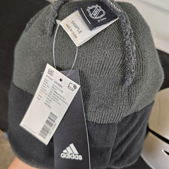Adidas Adult Size Toronto Maple Leafs - Picture 4 of 4